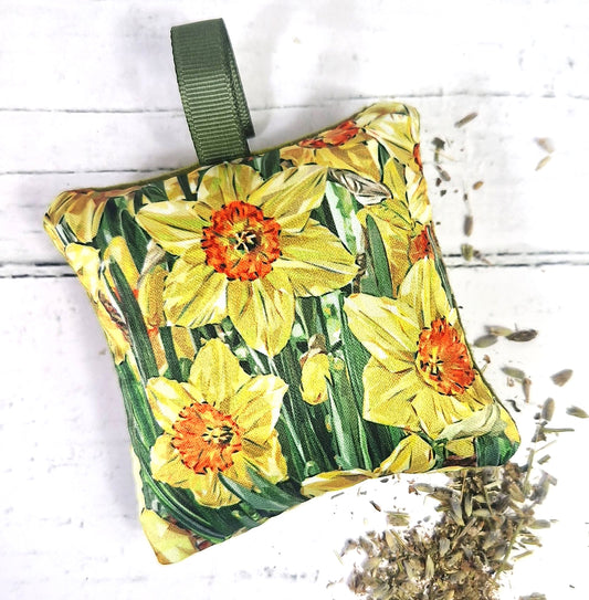 DAFFODIL lavender sachet